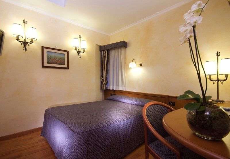 Hotel La Fenice Rome Room photo